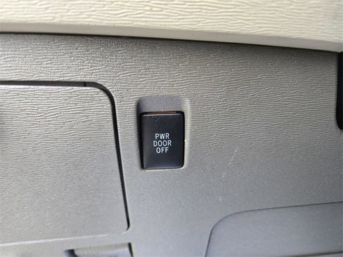 Used 2011 Toyota Sienna LE image 19