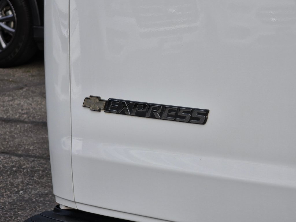 Used 2020 Chevrolet Express 2500 RWD image 6