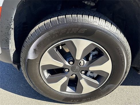 Used 2024 Jeep Grand Cherokee Limited 4xe image 14