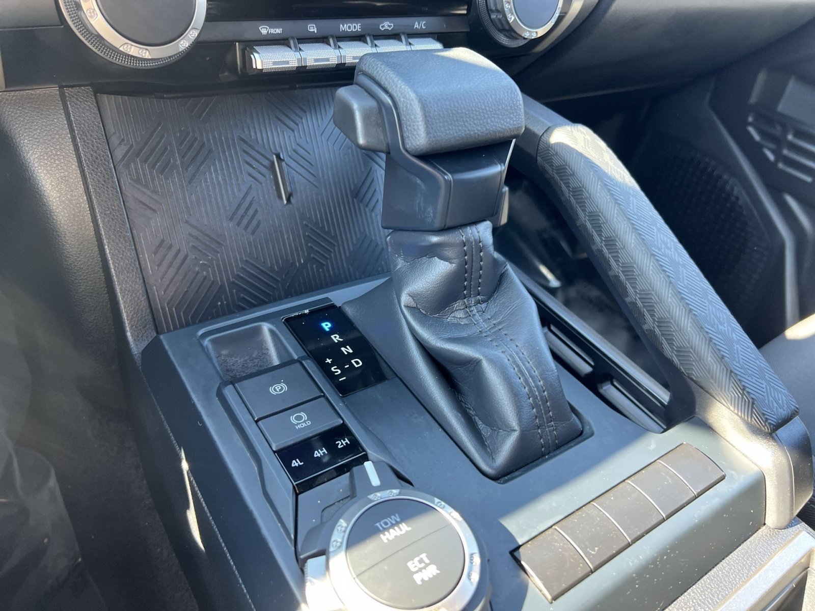 Used 2025 Toyota Tacoma SR5 AWD/4WD image 21