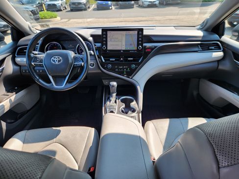 Used 2022 Toyota Camry XLE w/ Navigation Package FWD image 8