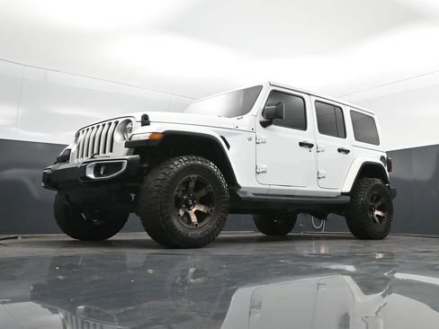 Used 2018 Jeep Wrangler Unlimited Sahara AWD/4WD image 40