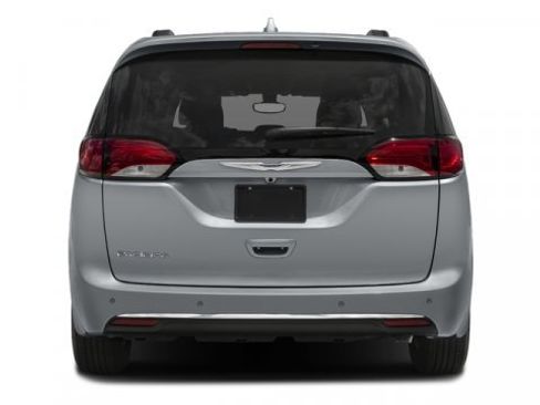 Used 2017 Chrysler Pacifica Limited image 8