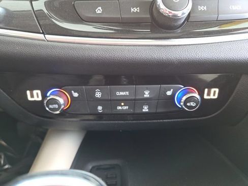 Used 2020 Buick Enclave Essence FWD image 14