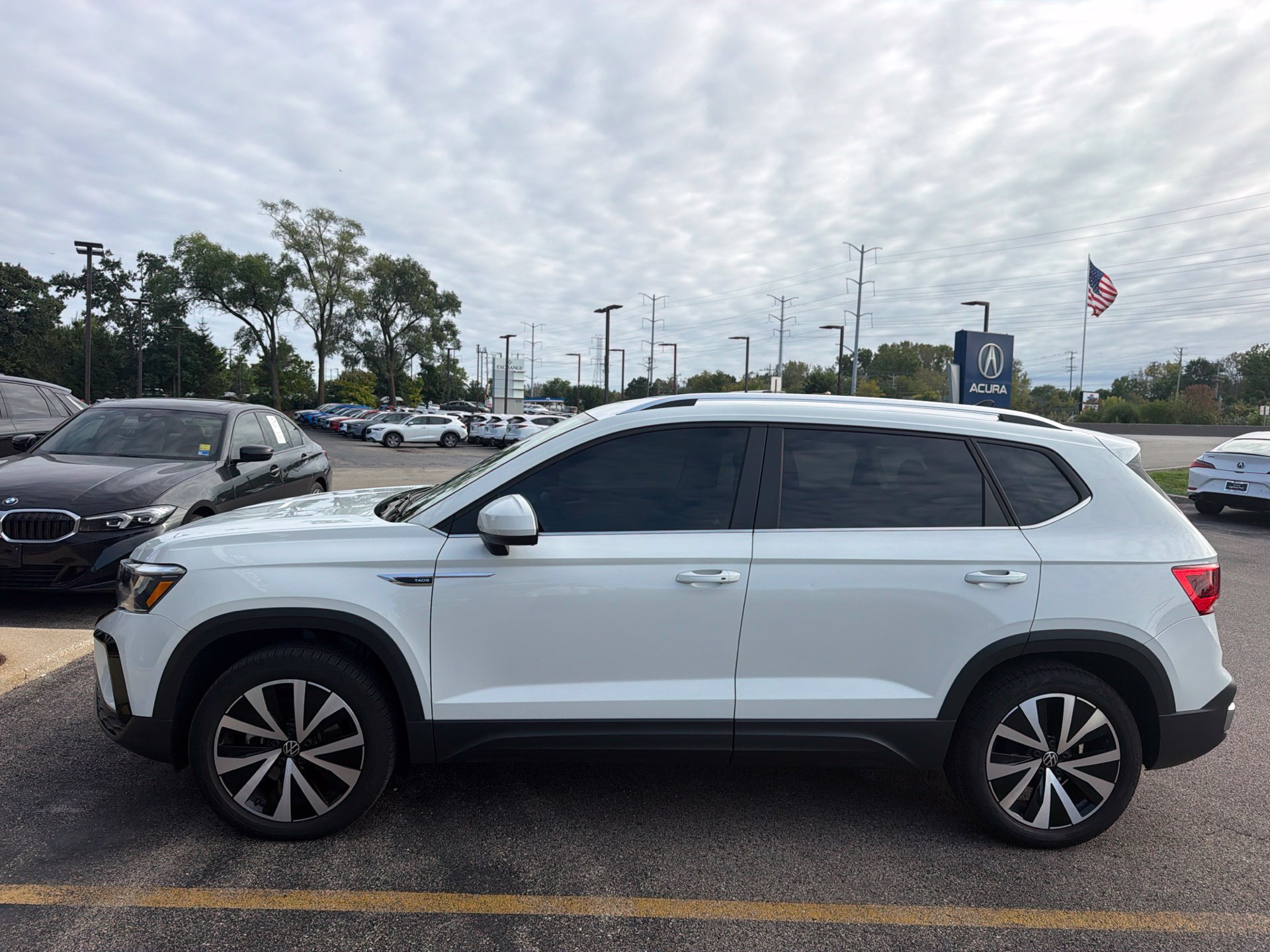 Used 2022 Volkswagen Taos SE AWD/4WD image 3
