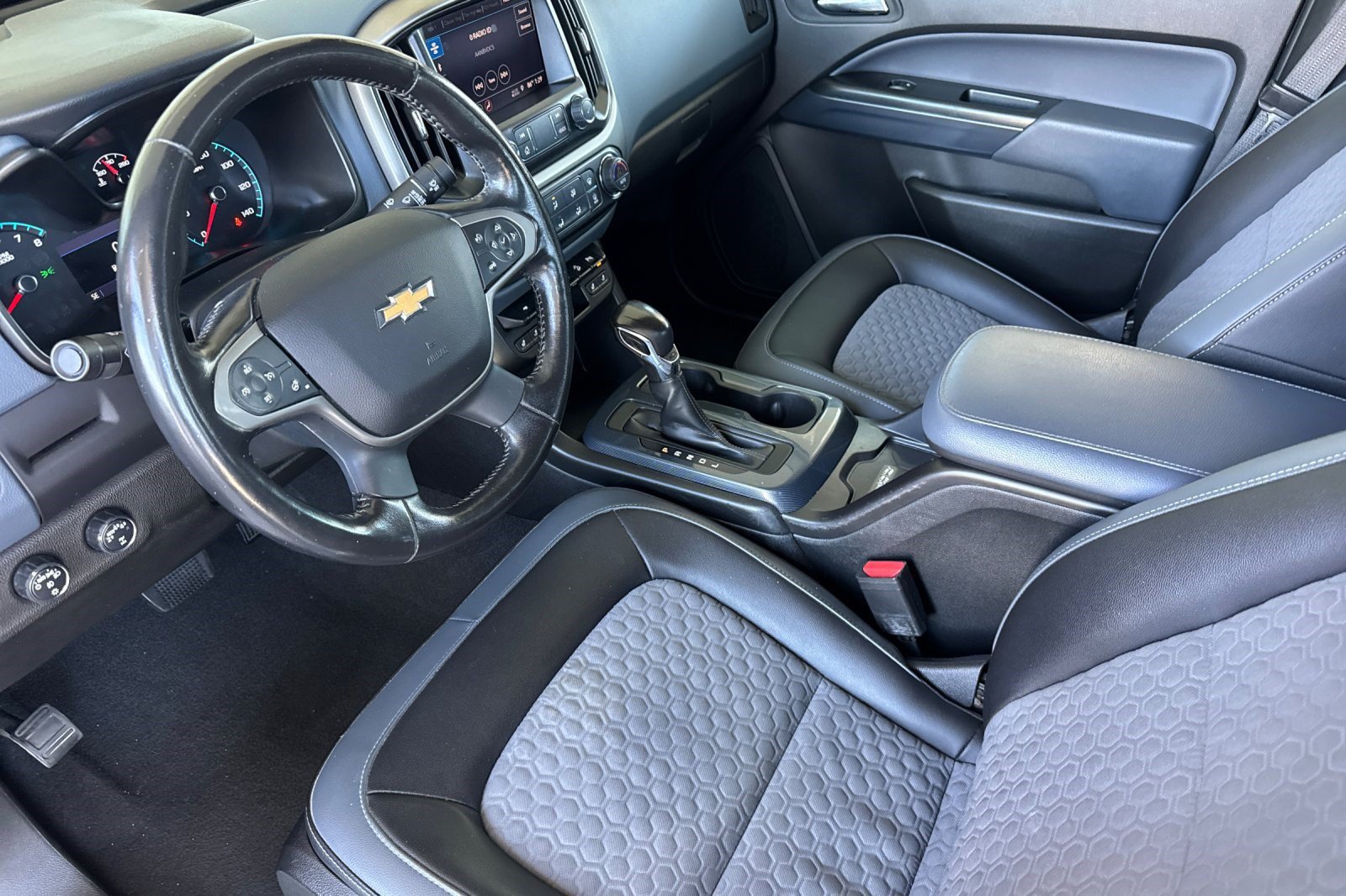Used 2022 Chevrolet Colorado Z71 AWD/4WD image 4