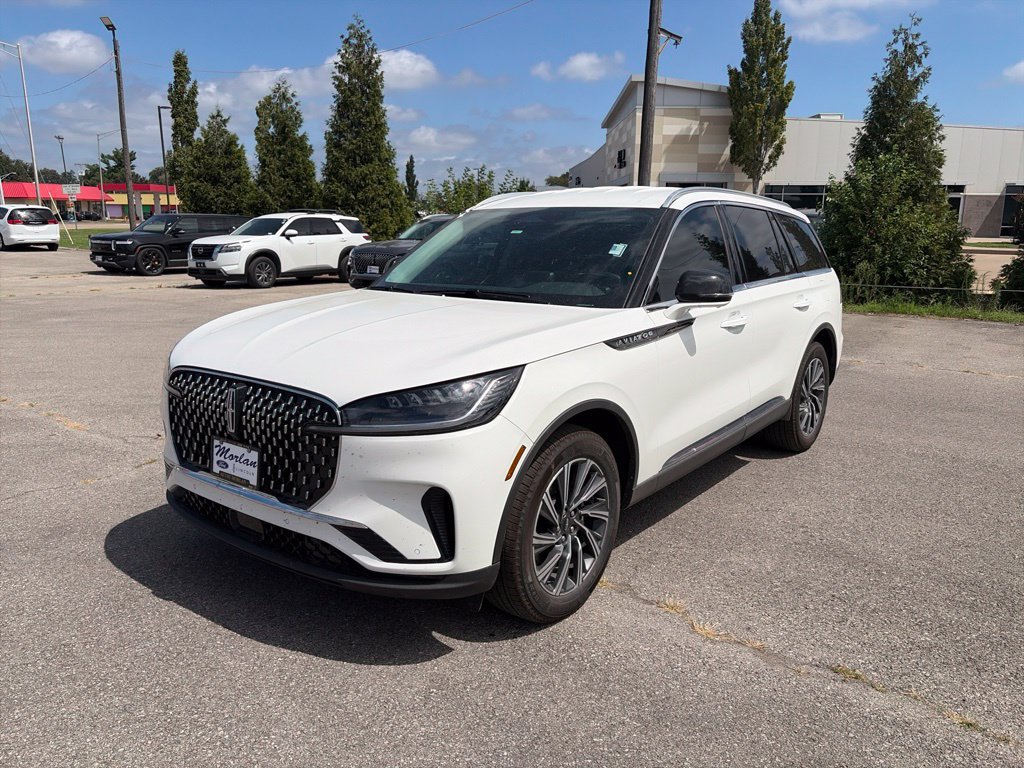Used 2026 Lincoln Aviator AWD image 2