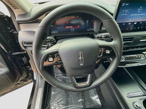 Used 2024 Lincoln Corsair AWD image 11