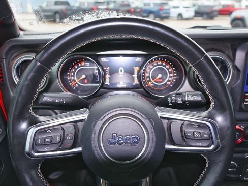 Used 2018 Jeep Wrangler Unlimited Sahara image 19