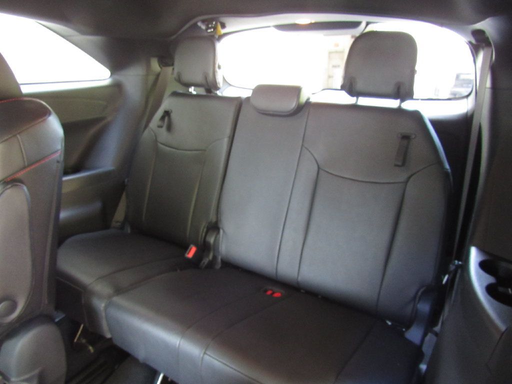 Used 2025 Toyota Sienna XSE AWD/4WD image 18