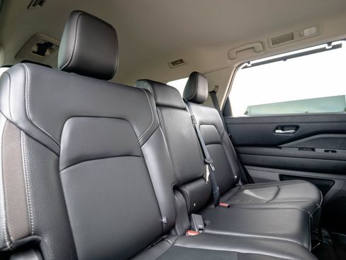 Used 2023 Nissan Pathfinder SL FWD image 39