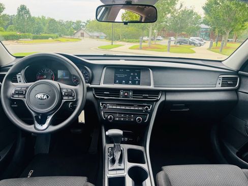Used 2018 Kia Optima LX FWD image 9