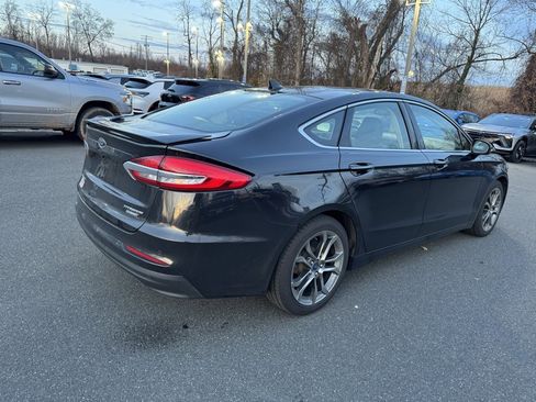 Used 2020 Ford Fusion Titanium image 3