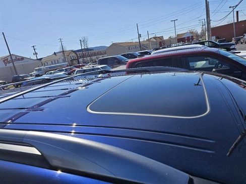 Used 2023 Nissan Armada SL w/ Captain's Chairs Package image 8