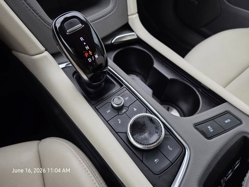 Used 2023 Cadillac XT6 Premium Luxury w/ Technology Package FWD image 27