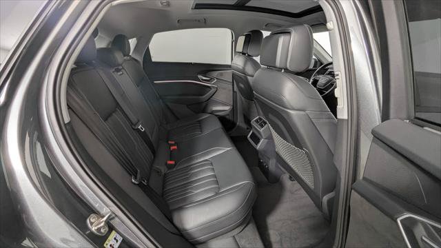 Used 2021 Audi e-tron Prestige w/ Prestige Package AWD/4WD image 22
