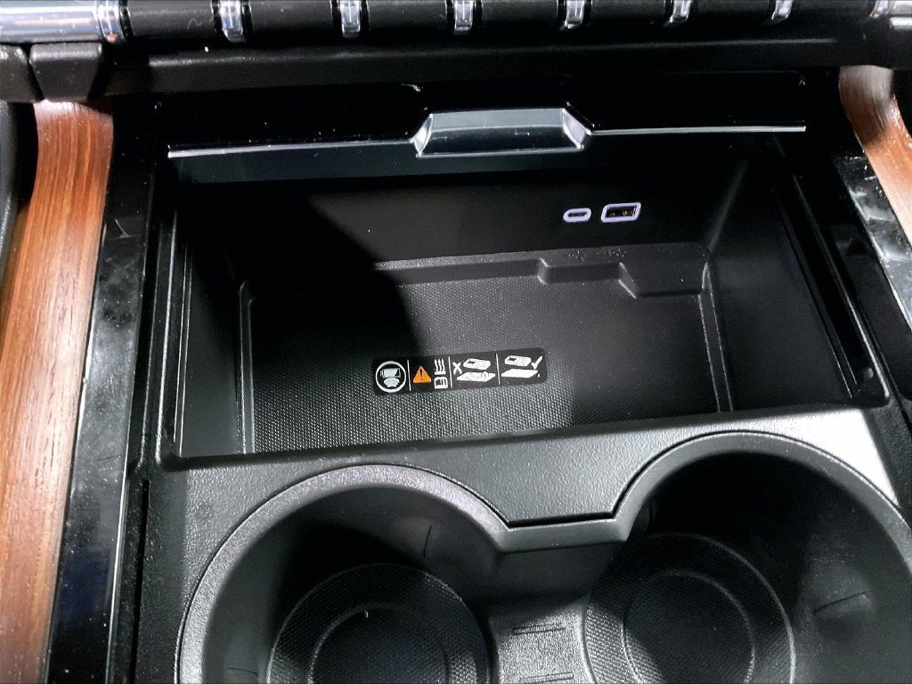 Used 2025 GMC Yukon Denali AWD/4WD image 26