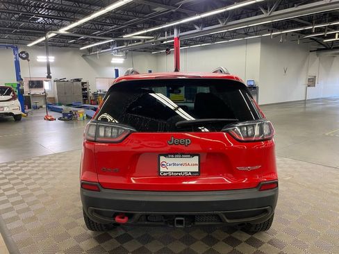 Used 2019 Jeep Cherokee Trailhawk AWD/4WD image 4
