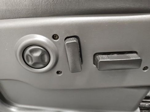 Used 2004 GMC Sierra 2500 SLT w/ Heavy-Duty Power Package image 35