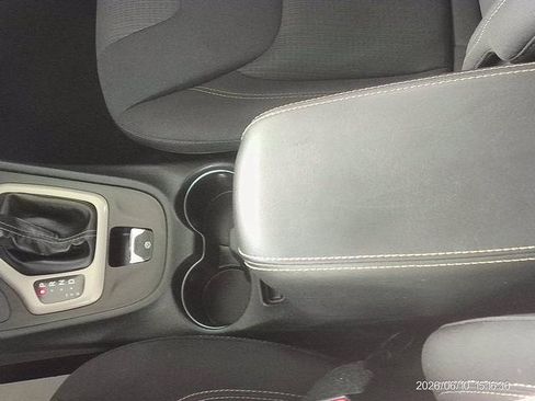 Used 2016 Jeep Cherokee Latitude w/ Cold Weather Group AWD/4WD image 13