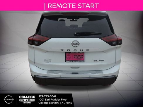 Used 2025 Nissan Rogue SL image 5