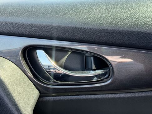 Used 2018 Nissan Rogue S FWD image 15