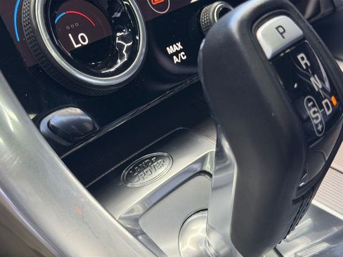 Used 2019 Land Rover Range Rover Sport HSE image 32