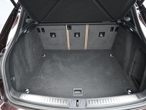 Certified 2025 Porsche Macan AWD/4WD image 26