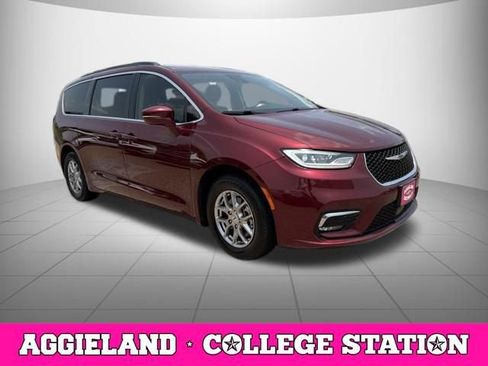 Used 2021 Chrysler Pacifica Touring w/ Cold Weather Group FWD image 3