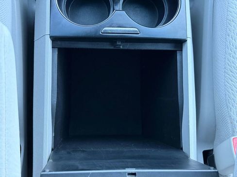 Used 2013 Toyota Sienna LE image 38