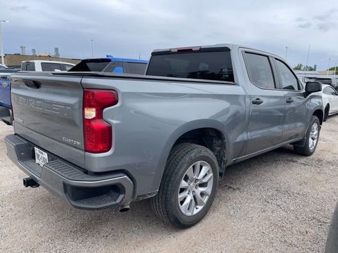 Used 2023 Chevrolet Silverado 1500 Custom image 3