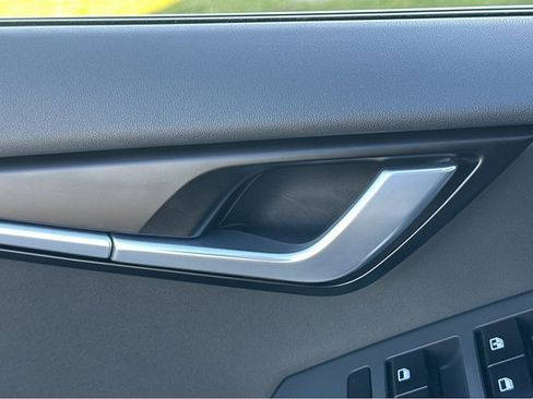 Certified 2025 Kia Niro EX image 34