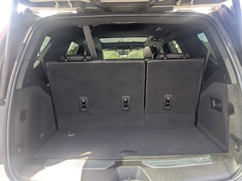 Used 2021 Cadillac Escalade Premium Luxury AWD/4WD image 28