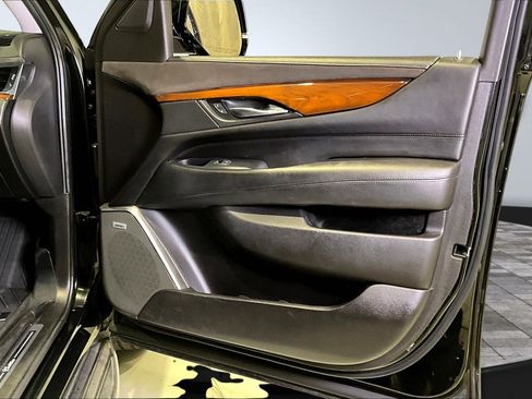 Used 2018 Cadillac Escalade Luxury image 27