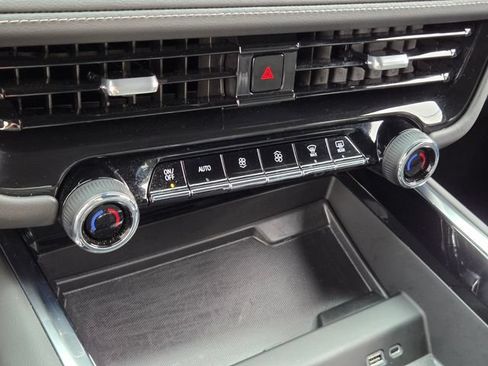 Certified 2025 Chevrolet Suburban LS RWD image 19