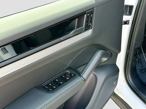 New 2026 Porsche Cayenne Coupe AWD/4WD image 20