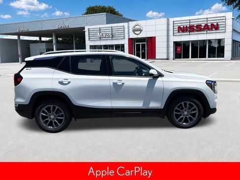 Used 2024 GMC Terrain SLT FWD image 3