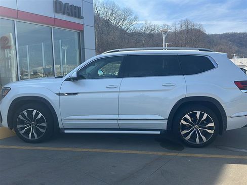 Used 2022 Volkswagen Atlas SEL Premium image 17