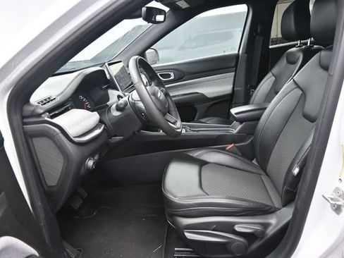 Used 2024 Jeep Compass Latitude AWD/4WD image 14