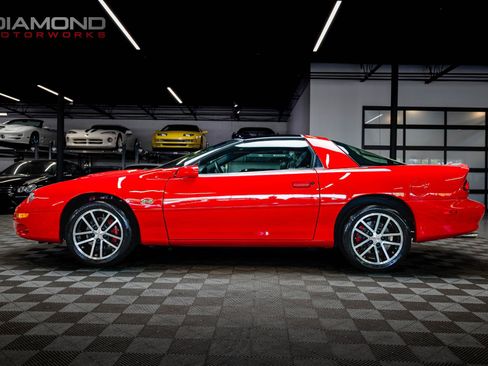 Used 2002 Chevrolet Camaro Z28 w/ SS Performance/Appearance Pkg RWD image 9