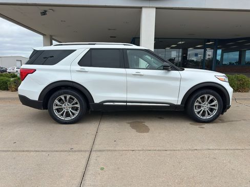 Used 2023 Ford Explorer Limited w/ Equipment Group 301A RWD image 7