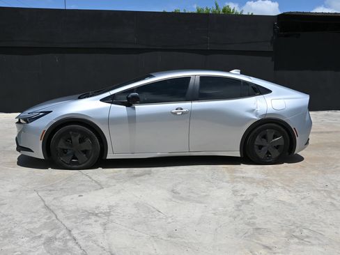 Used 2024 Toyota Prius Limited FWD image 7