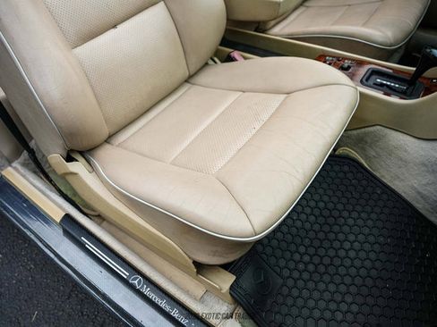 Used 1995 Mercedes-Benz E 320 Convertible image 38