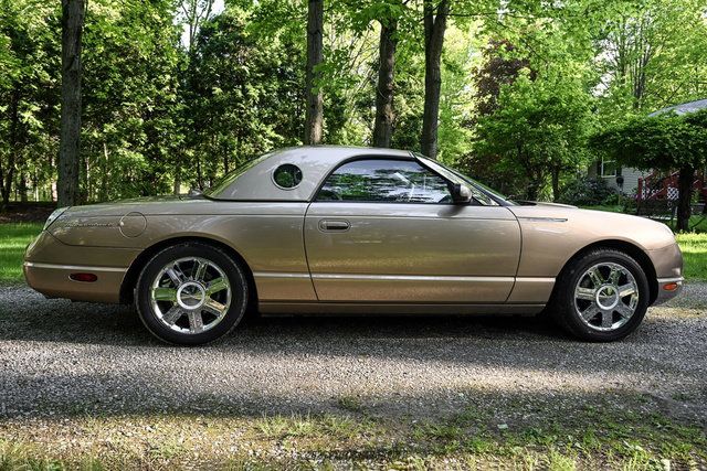 Used 2005 Ford Thunderbird RWD image 9