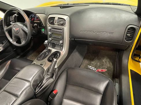 Used 2005 Chevrolet Corvette Coupe w/ Preferred Equipment Group RWD image 27