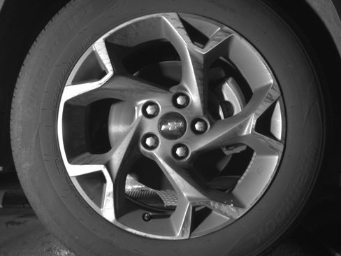 Used 2025 Chevrolet Trax LT w/ LT Convenience Package image 13