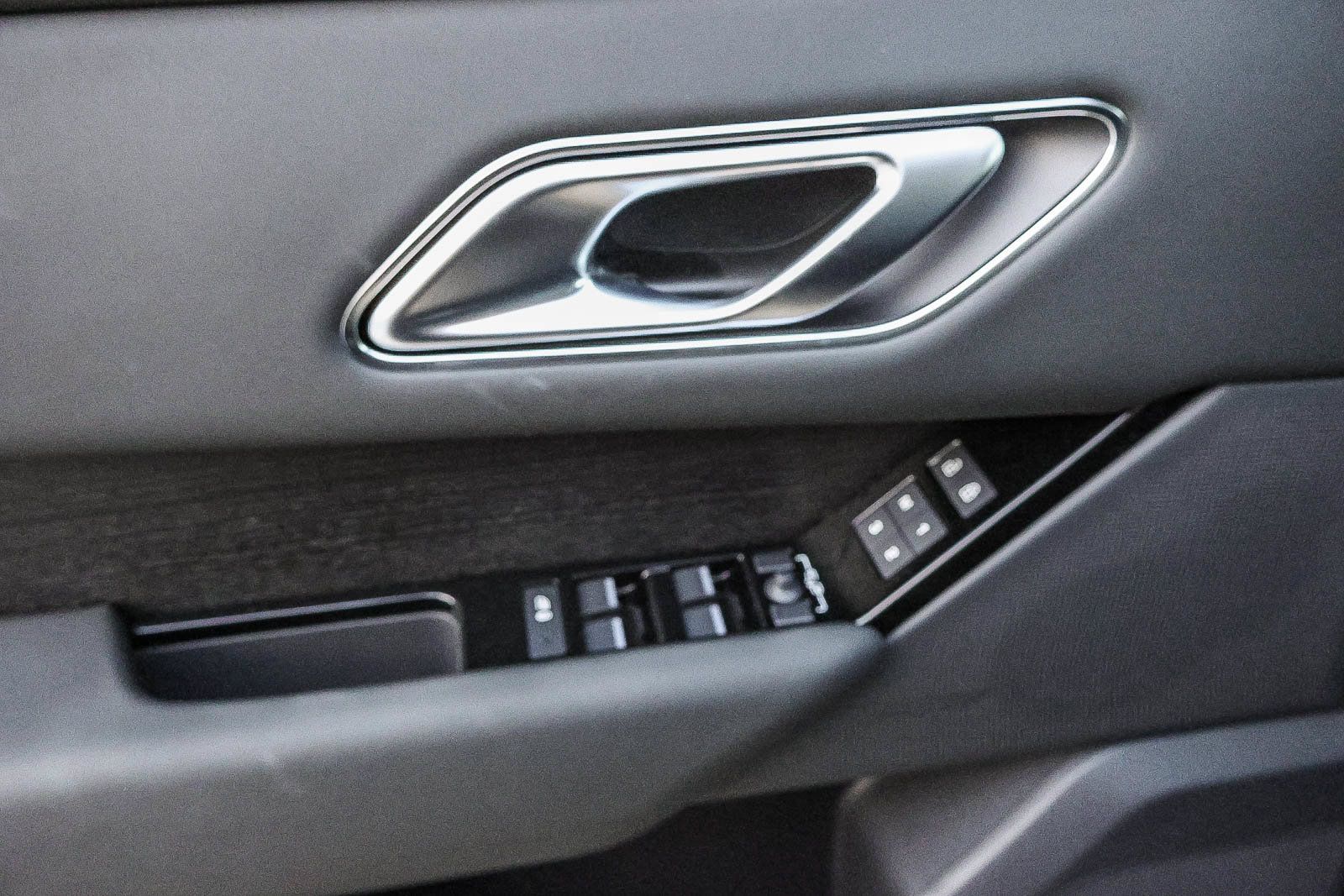 New 2026 Land Rover Range Rover Velar S AWD/4WD image 30