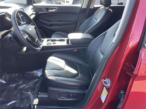 Used 2024 Ford Edge Titanium image 9