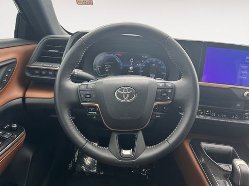 Used 2025 Toyota Crown Signia AWD/4WD image 13
