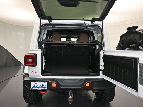 Used 2022 Jeep Wrangler Unlimited Rubicon w/ Xtreme Recon 35" Tire Package AWD/4WD image 24